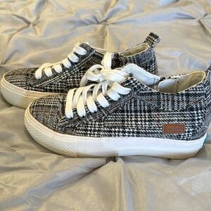 New never warn blowfish shoes